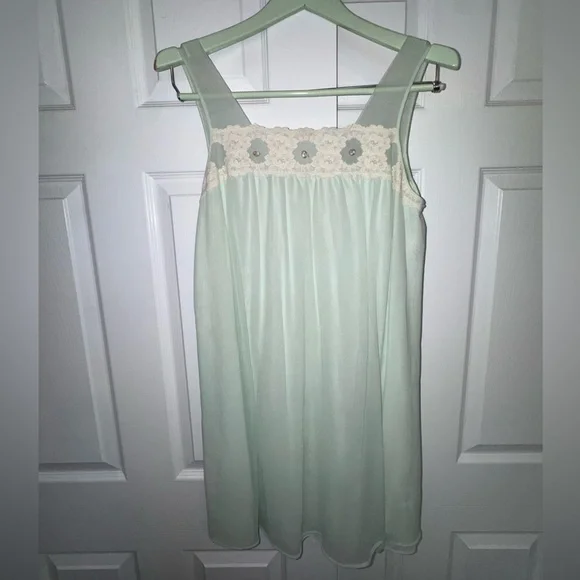 1960’s Mint Green Chiffon Peignoir Set | Lace Nylon Nightgown & Robe |Sears - Picture 8 of 11